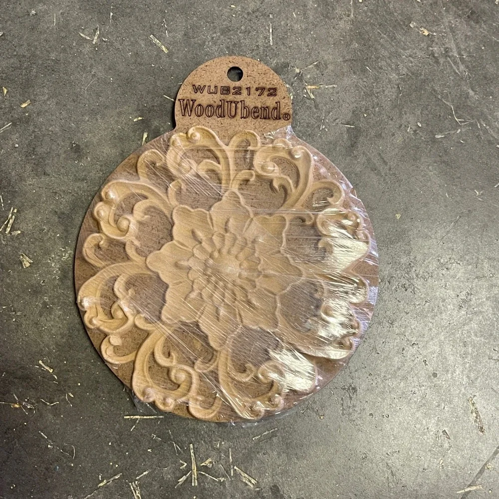 WoodUbend Floral Applique 2172 Round Decorative Moulding Furniture Embellishment